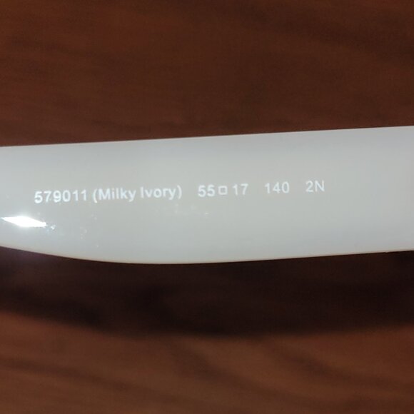 $108 *NWT* COACH Oversized Square Sunglasses (1 Milky Ivory) - Picture 9 of 9